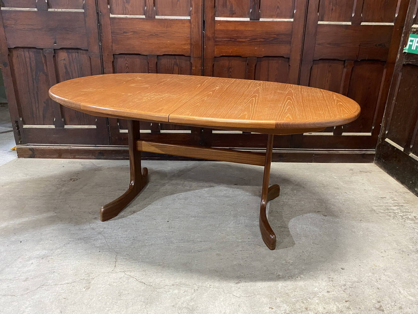 ダイニングテーブル