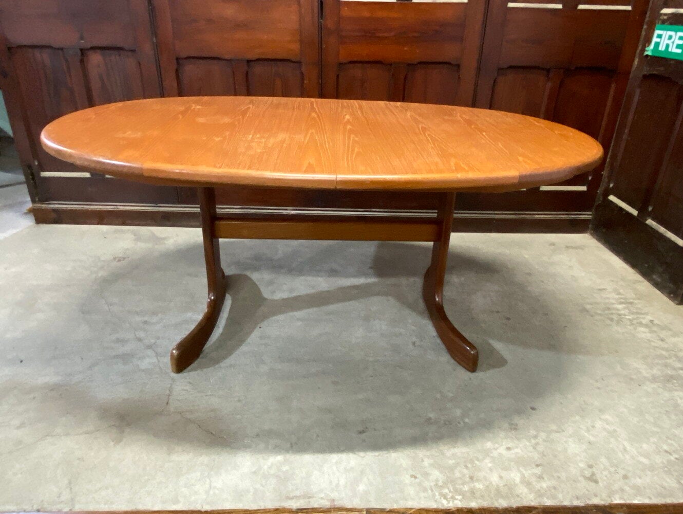 ダイニングテーブル