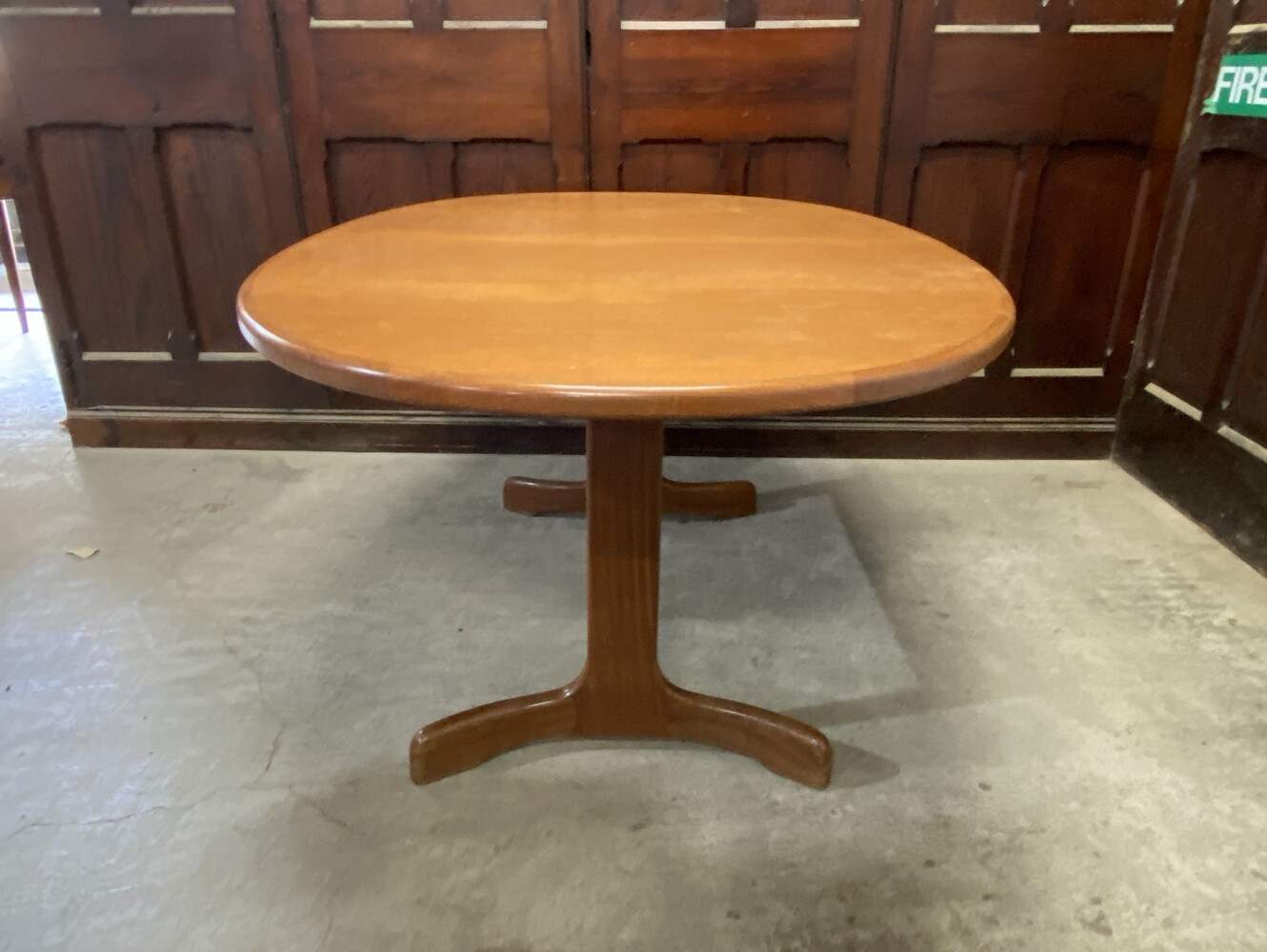 ダイニングテーブル