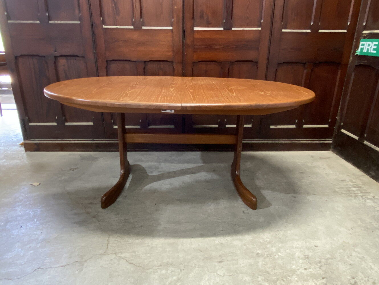 ダイニングテーブル