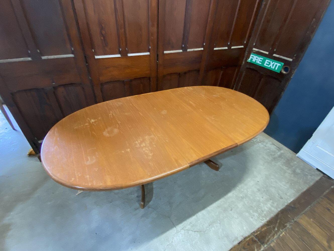 ダイニングテーブル