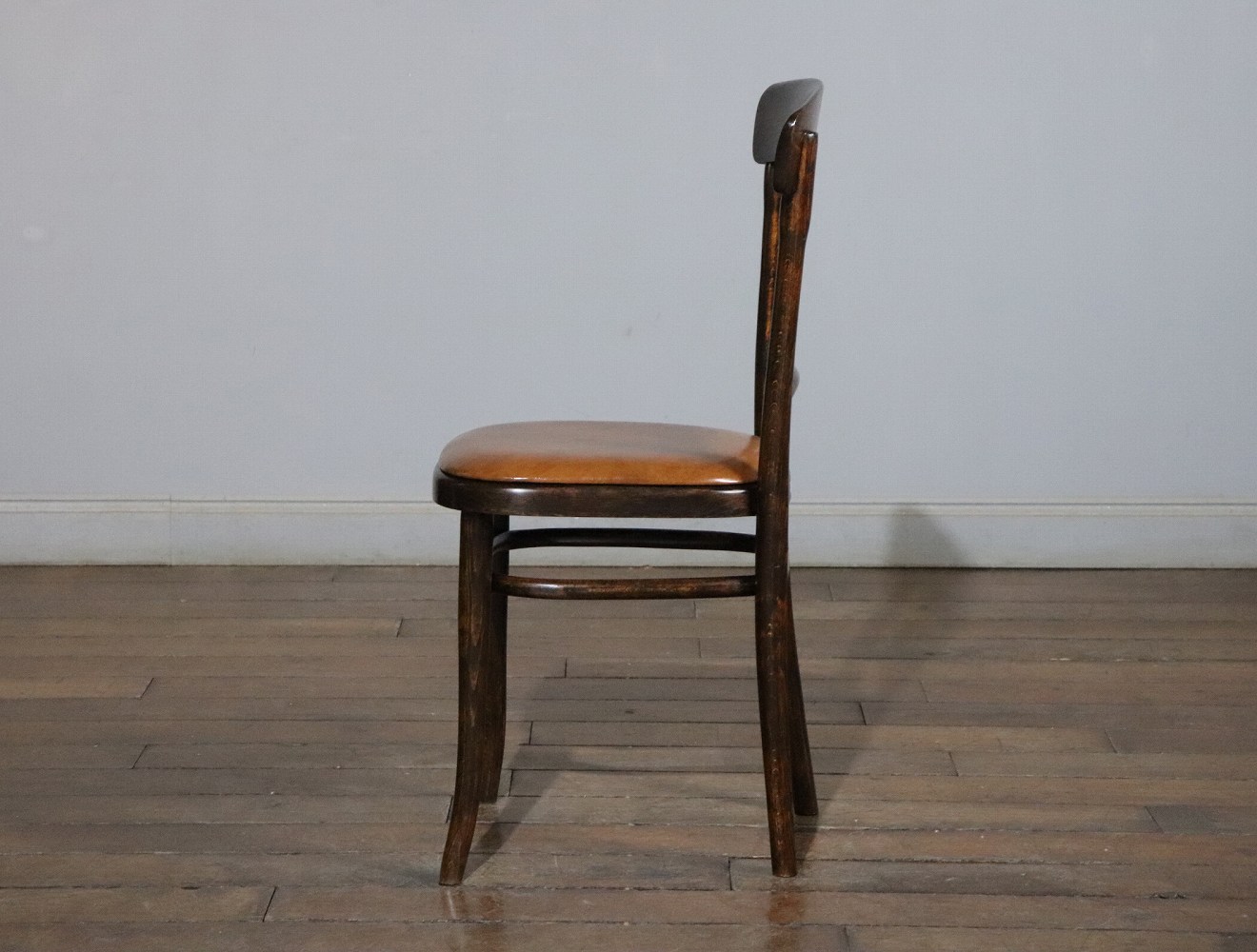 ベントウッドチェア THONET