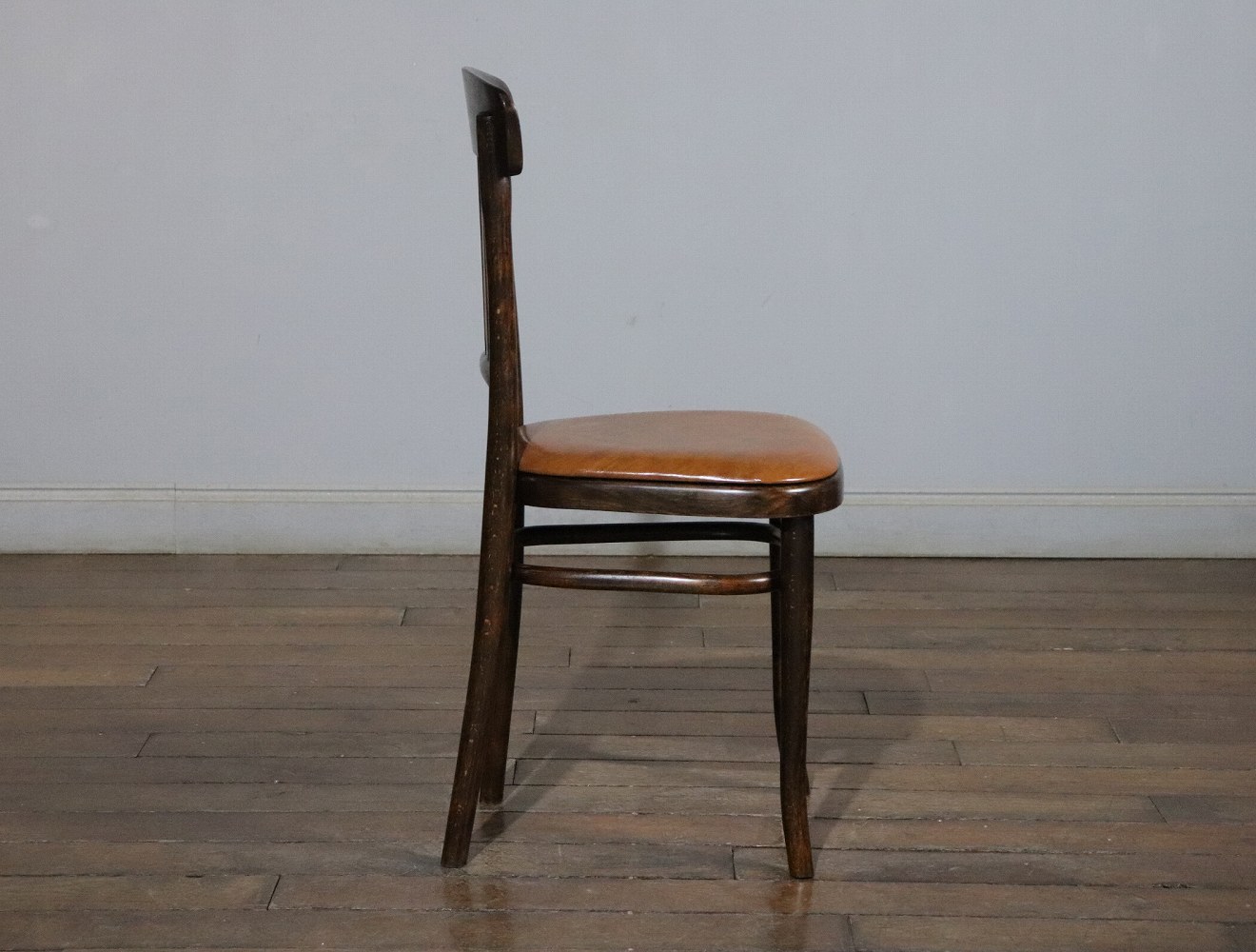 ベントウッドチェア THONET