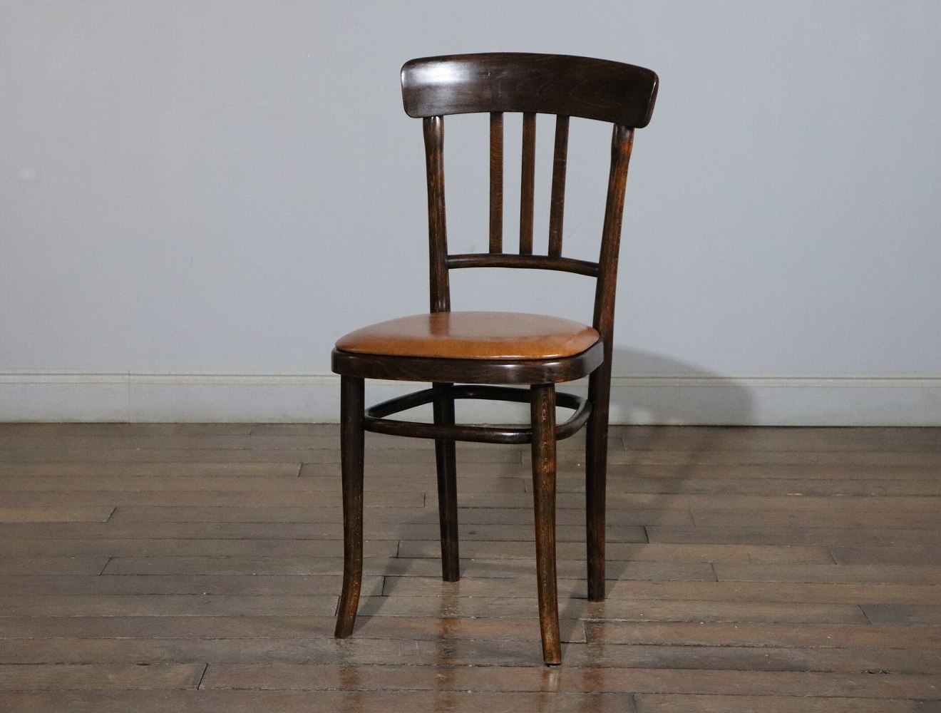 ベントウッドチェア THONET