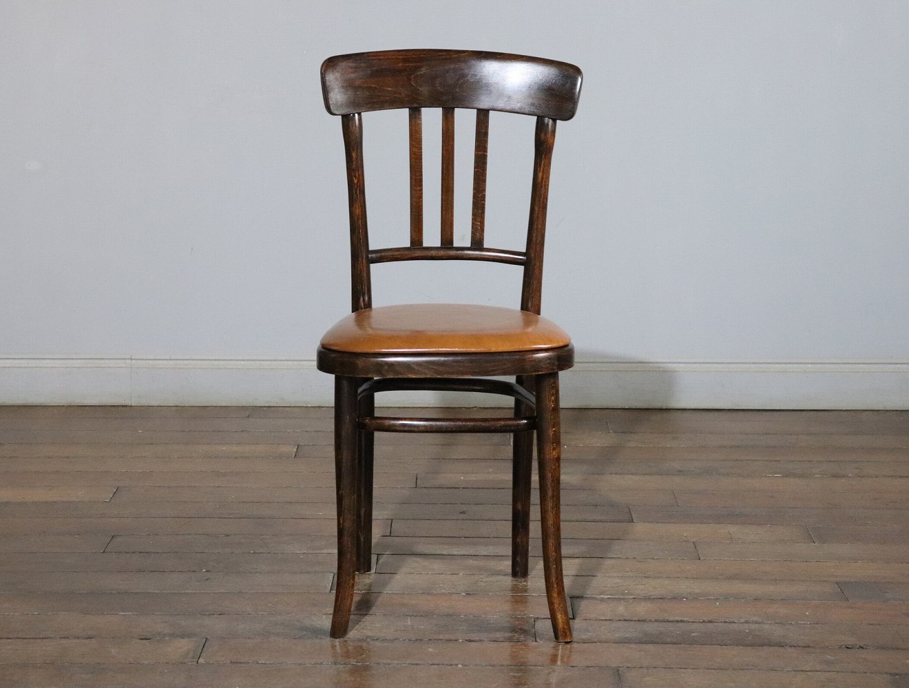 ベントウッドチェア THONET