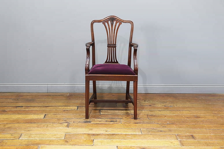 チッペンデールアームチェア