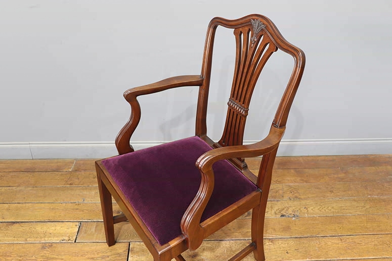 チッペンデールアームチェア