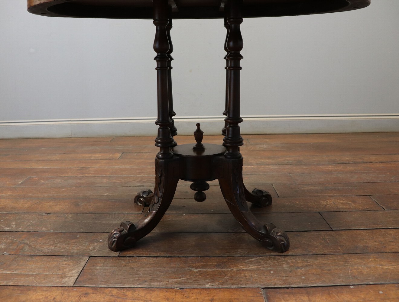 インレイドテーブル