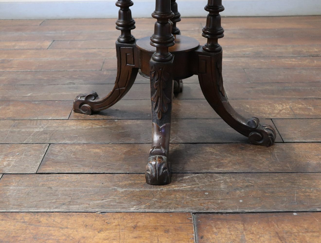 インレイドテーブル