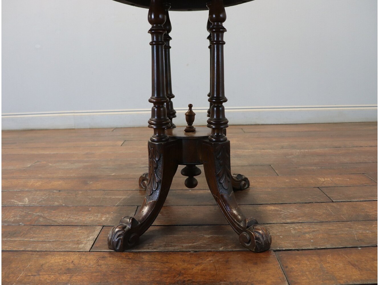 インレイドテーブル