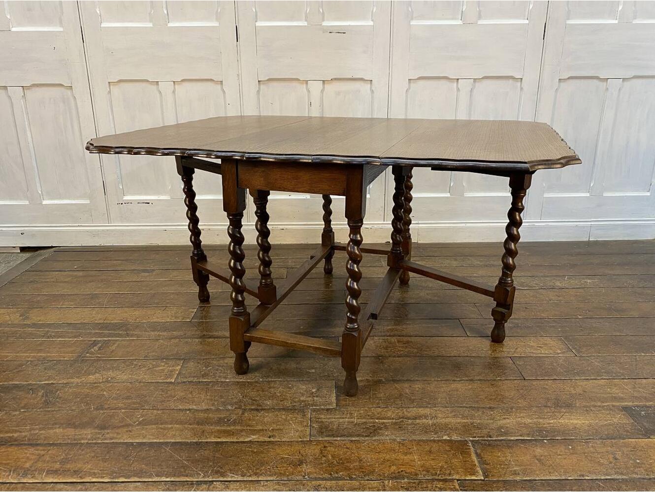 ゲートレッグテーブル