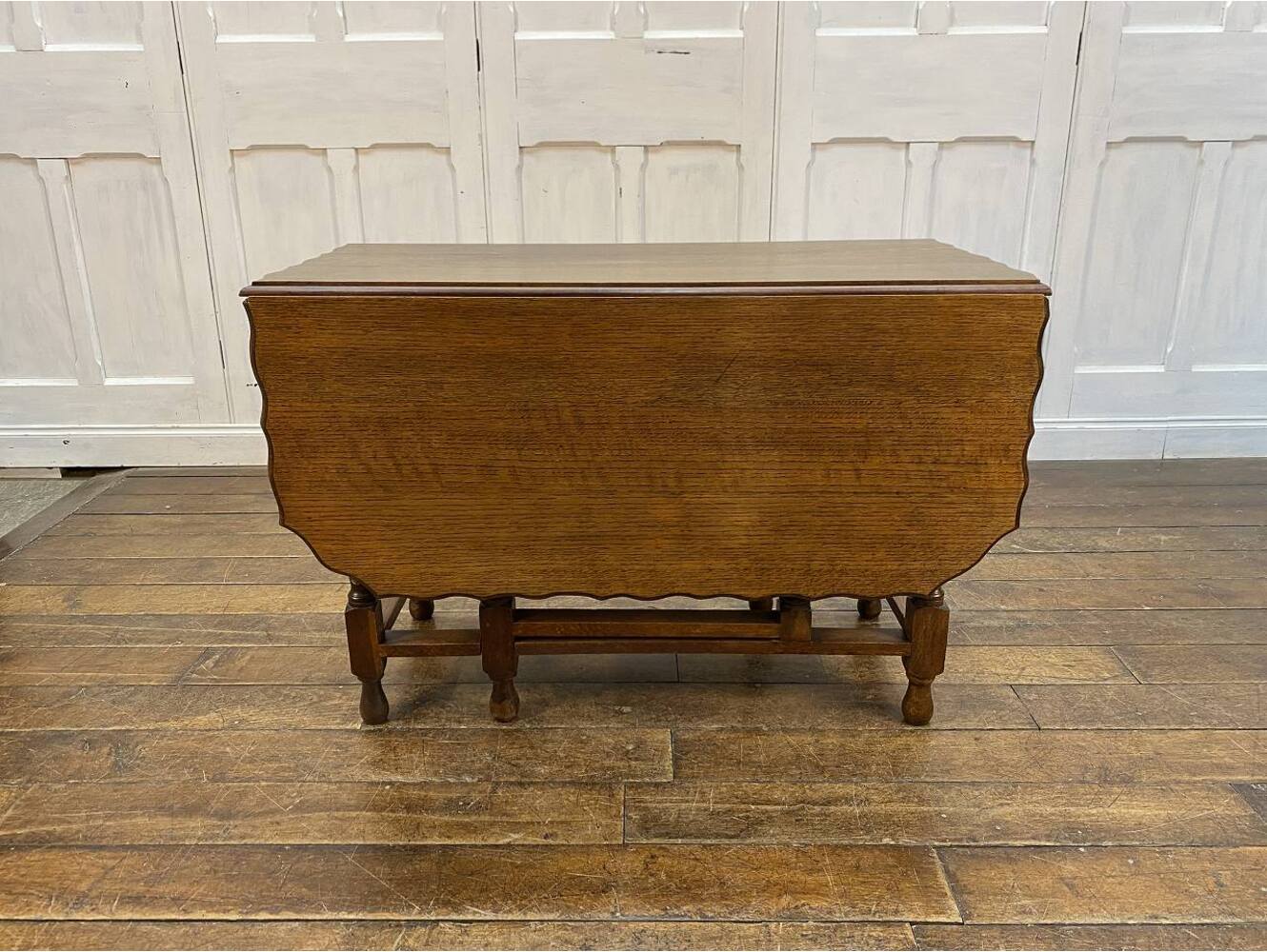 ゲートレッグテーブル