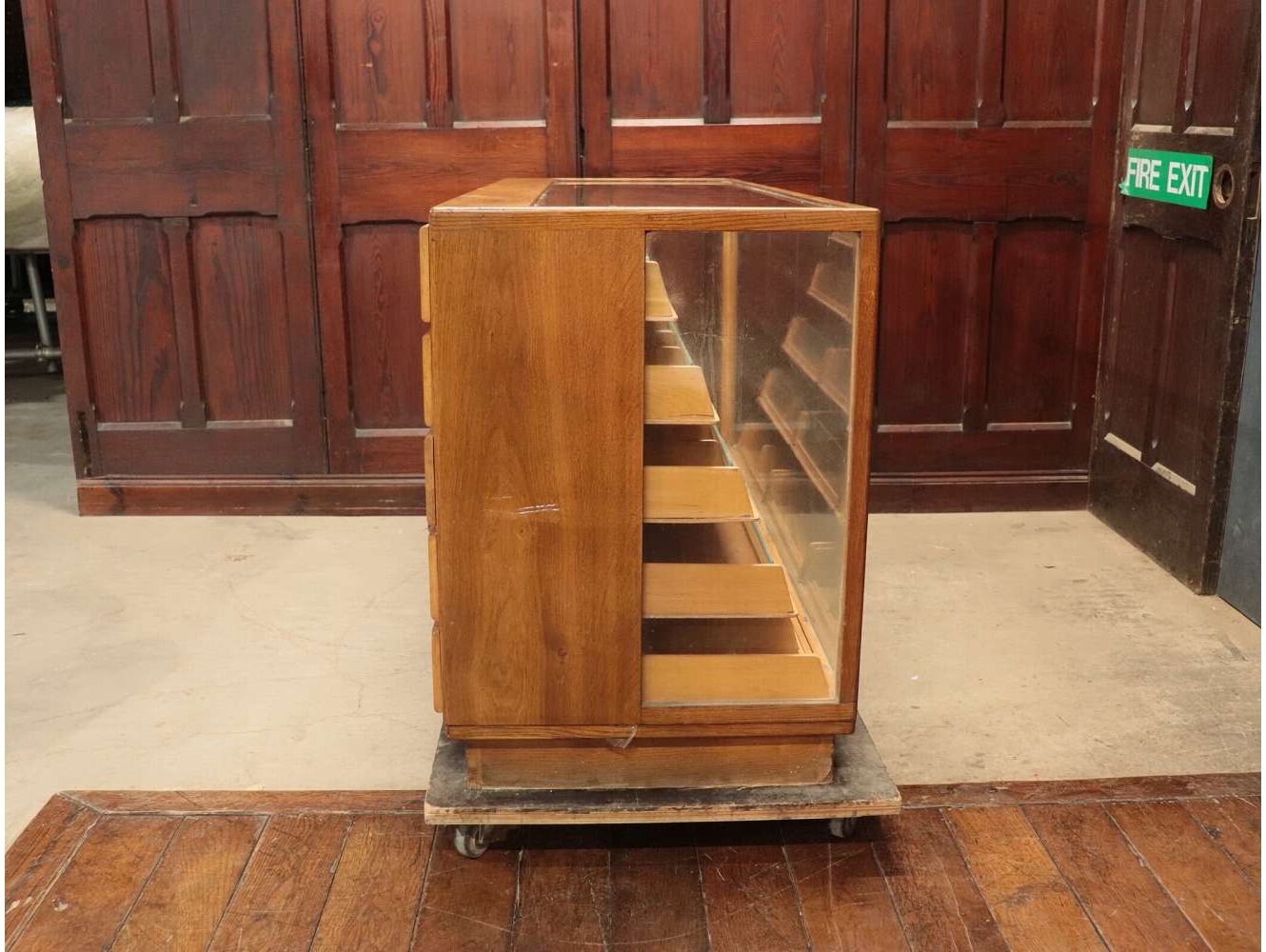 シャツケース | ショップファニチャー,ファッションストアファニチャー