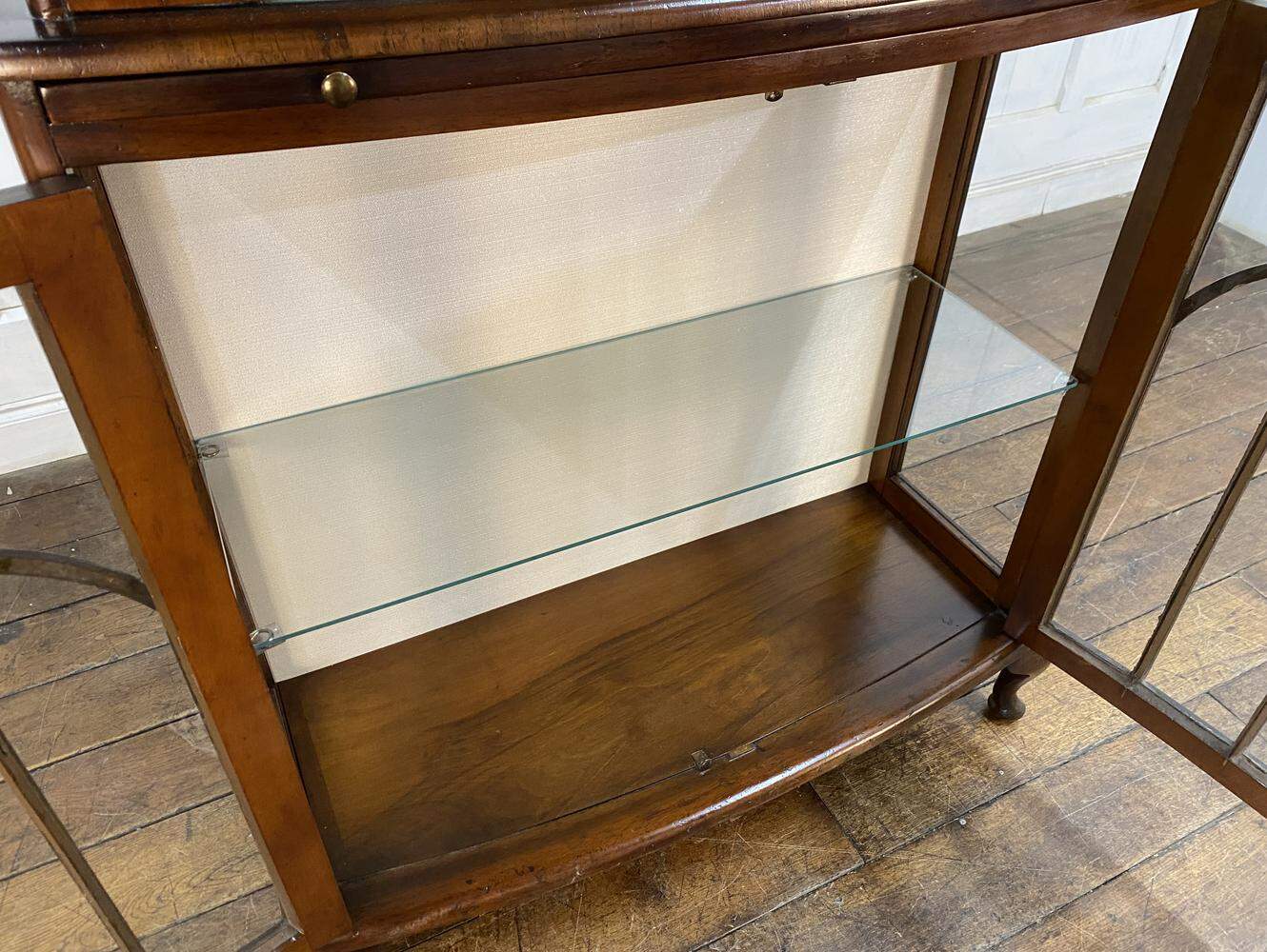 ディスプレイキャビネット