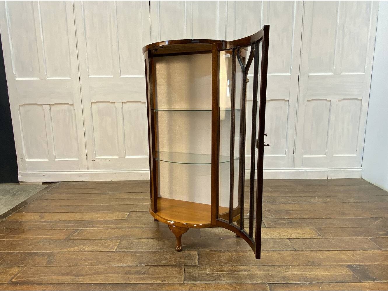 ディスプレイキャビネット