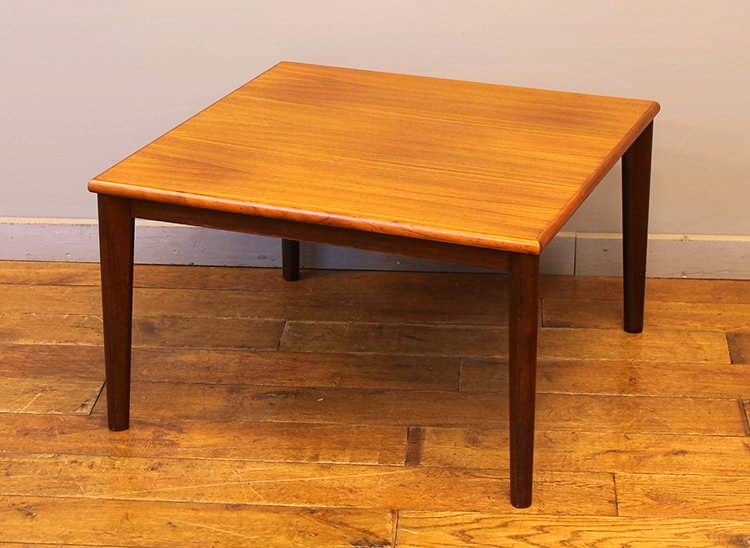 センターテーブル