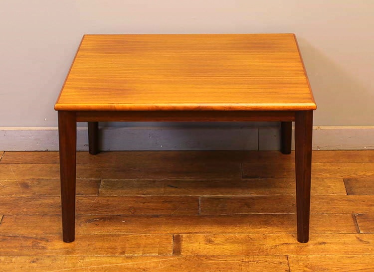 センターテーブル