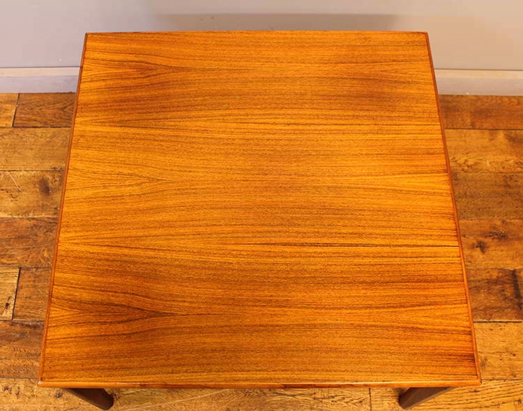 センターテーブル