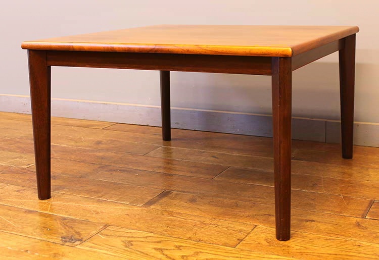 センターテーブル