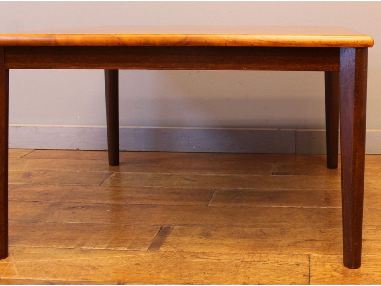 センターテーブル