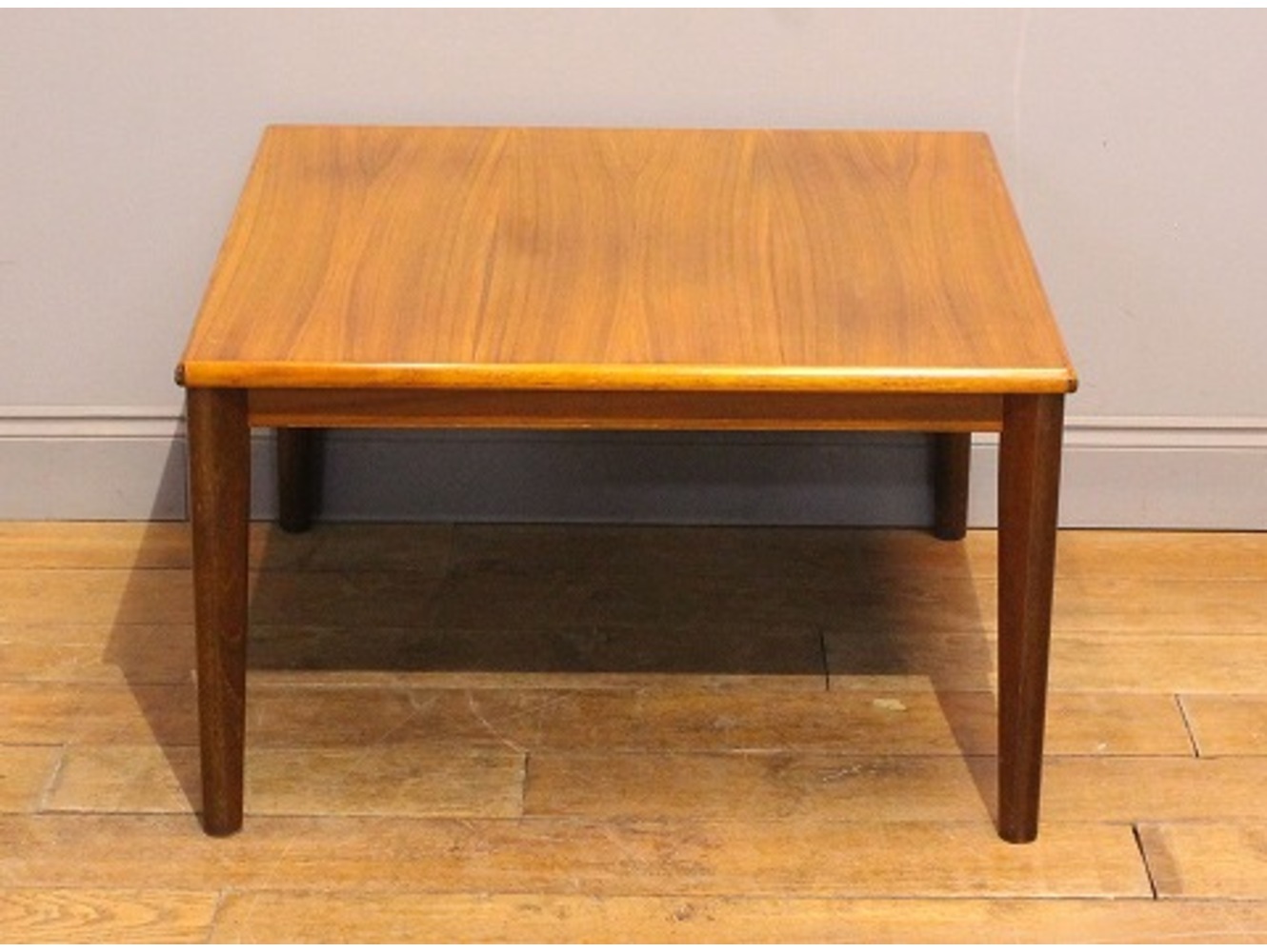 センターテーブル