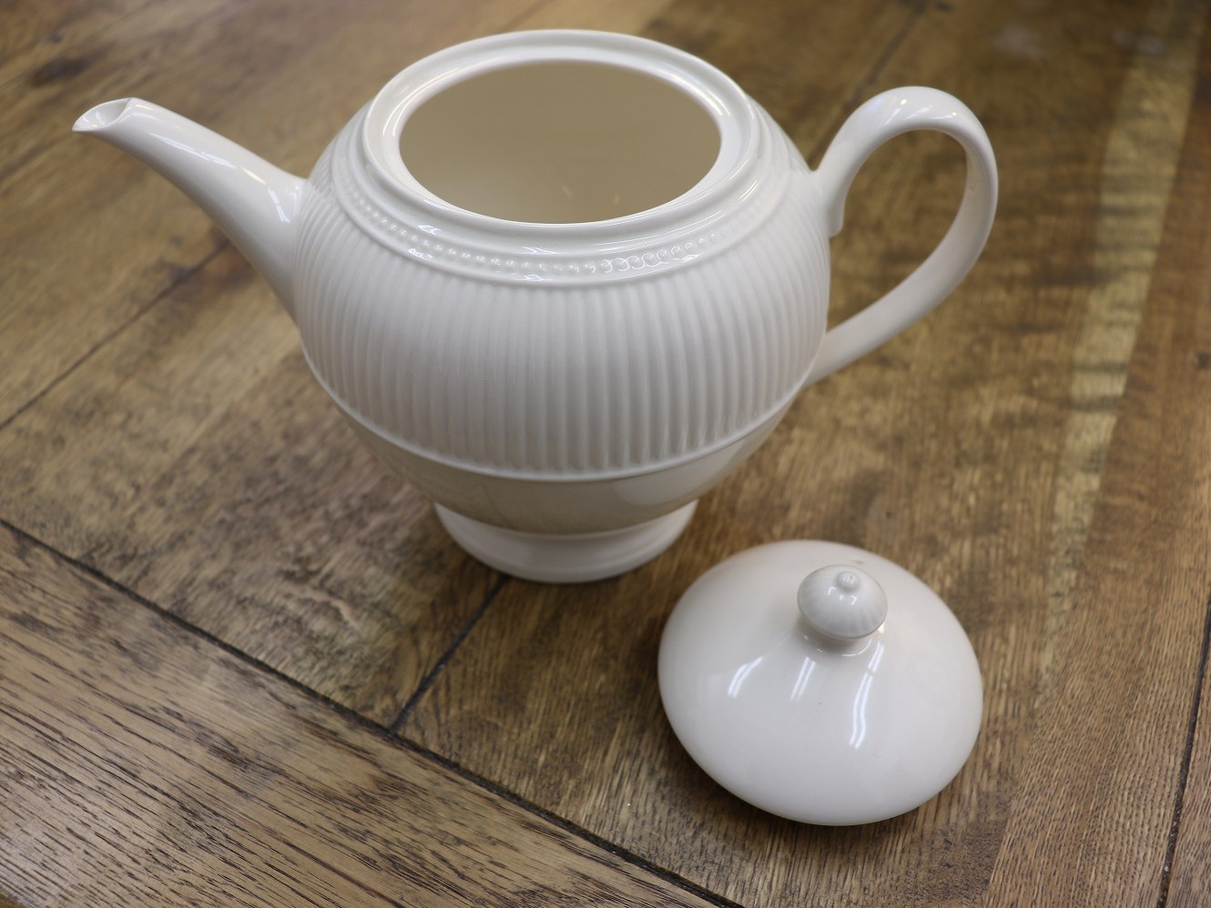 WEDGWOOD クイーンズウェア・ウィンザー クリーム ティーポット