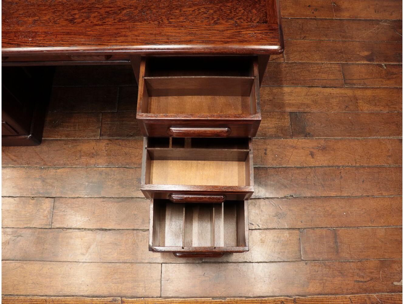 ペデスタルデスク