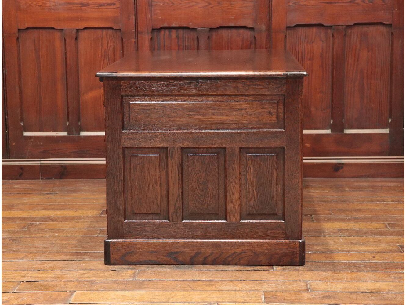 ペデスタルデスク