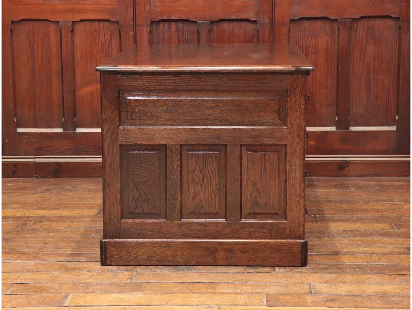 ペデスタルデスク