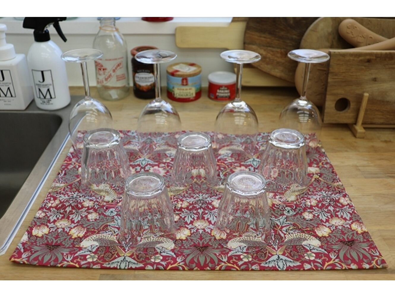 Strawberry Thief Red ティータオル