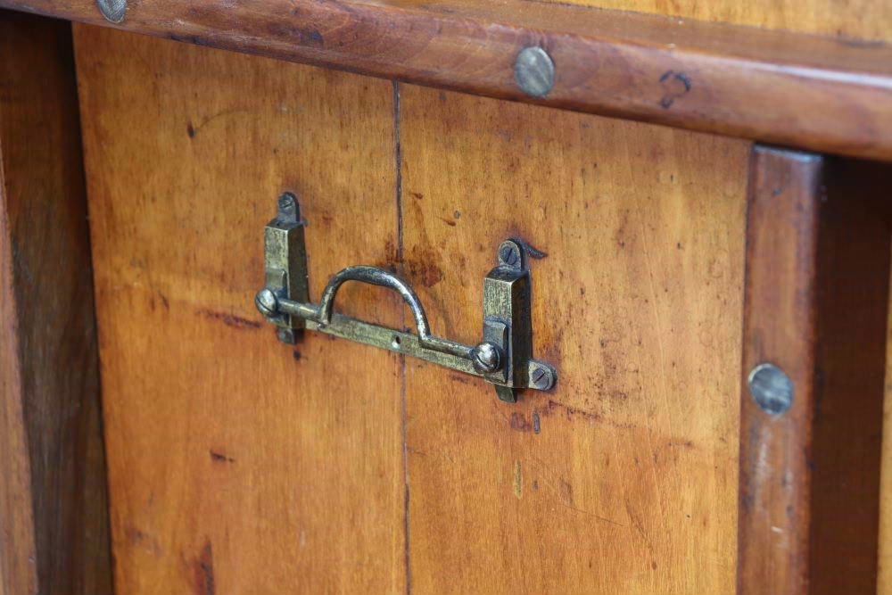 ティルトップテーブル