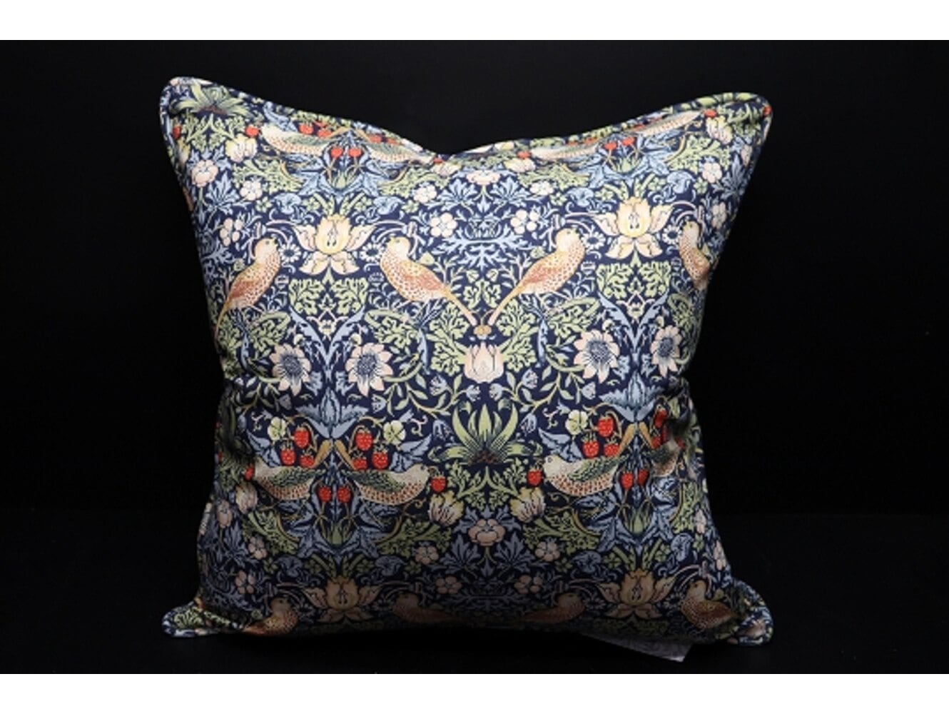 Strawberry Thief Blue クッションカバー