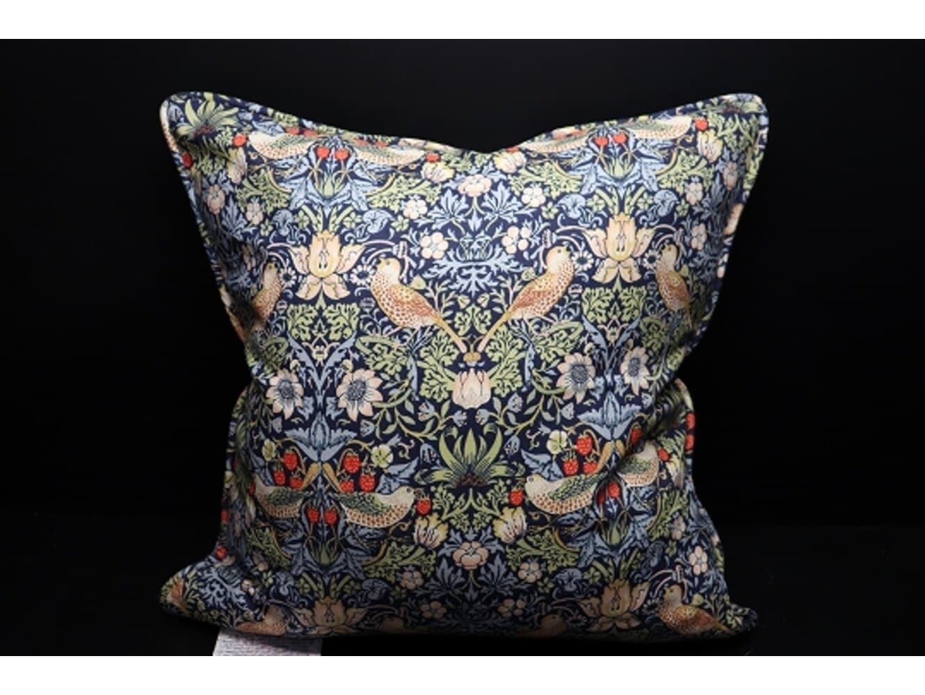 Strawberry Thief Blue クッションカバー