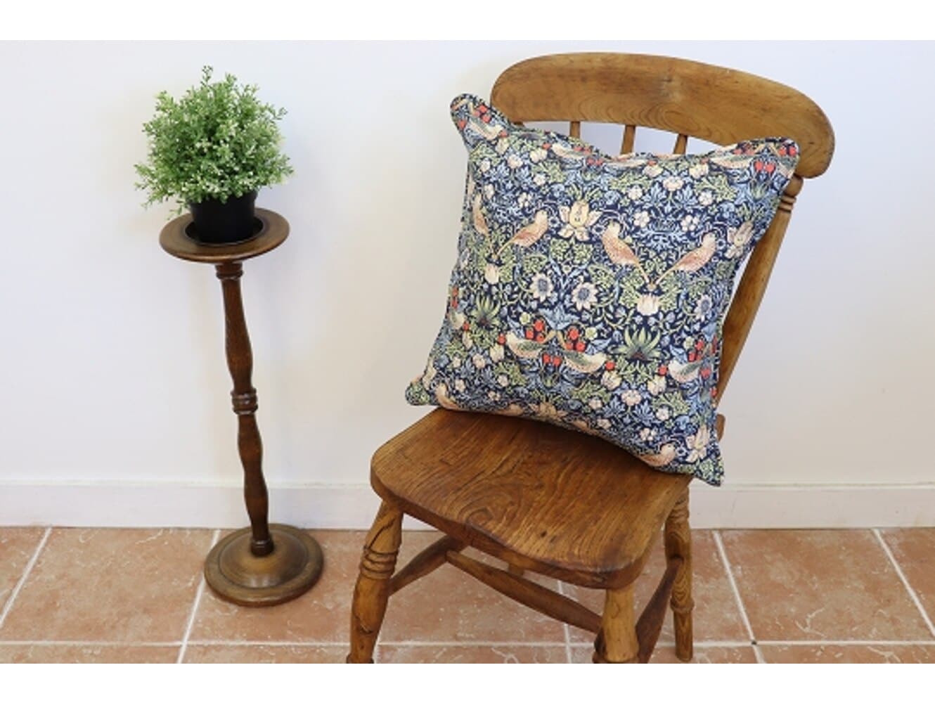 Strawberry Thief Blue クッションカバー