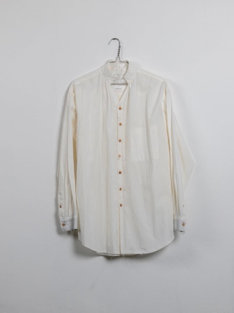 BLACKBIRD (ブラックバード) / cut off collar shirt (white) 26SS