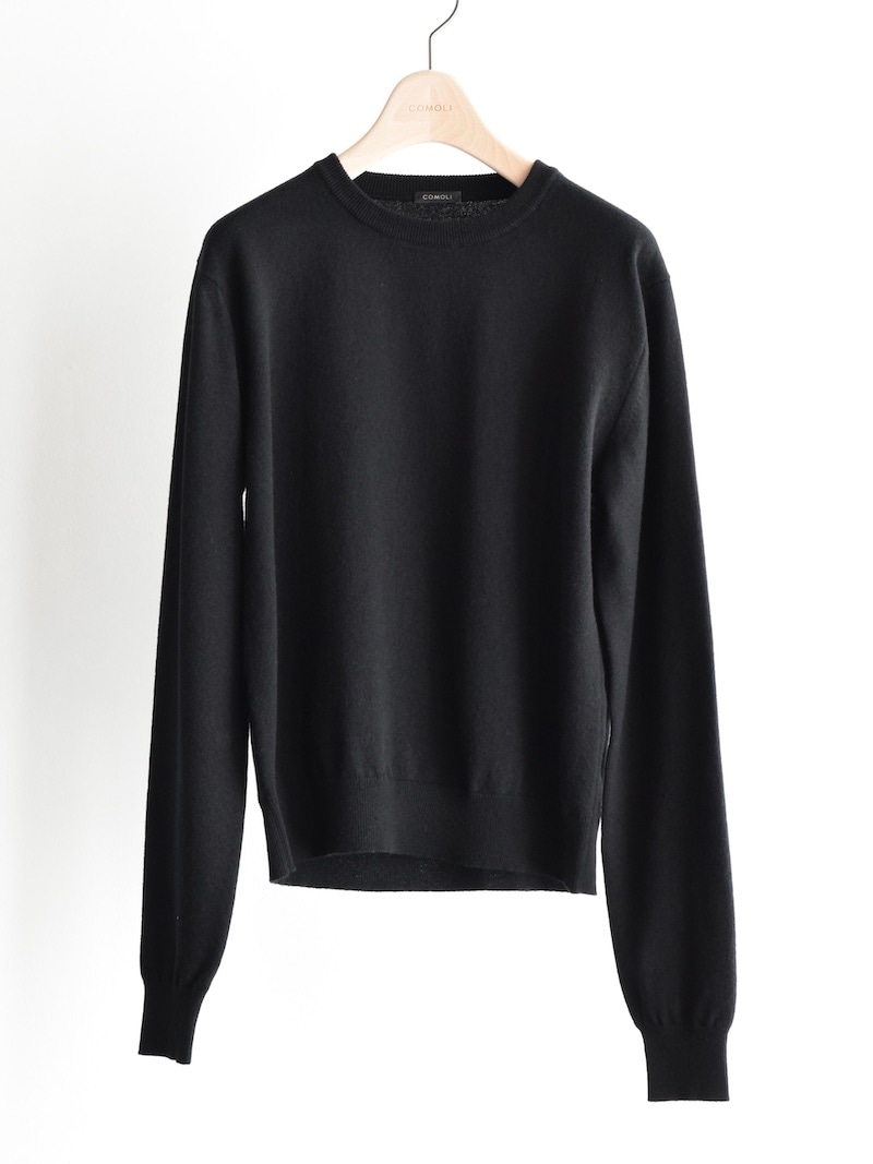 COMOLI(コモリ) / カシミヤ クルーネックニット / BLACK 25AW | 商品