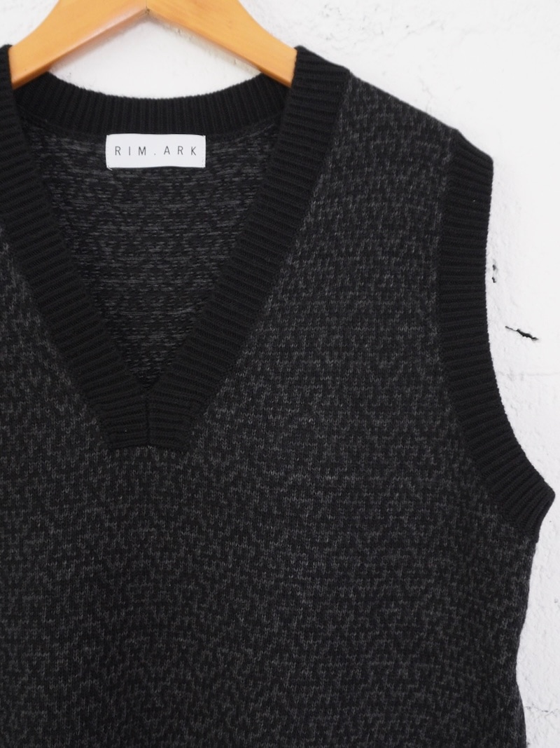 RIM.ARK リムアーク ブラック 変形デザインニットベスト RIM.ARK（リムアーク）の「Classical knit vest クラシカル