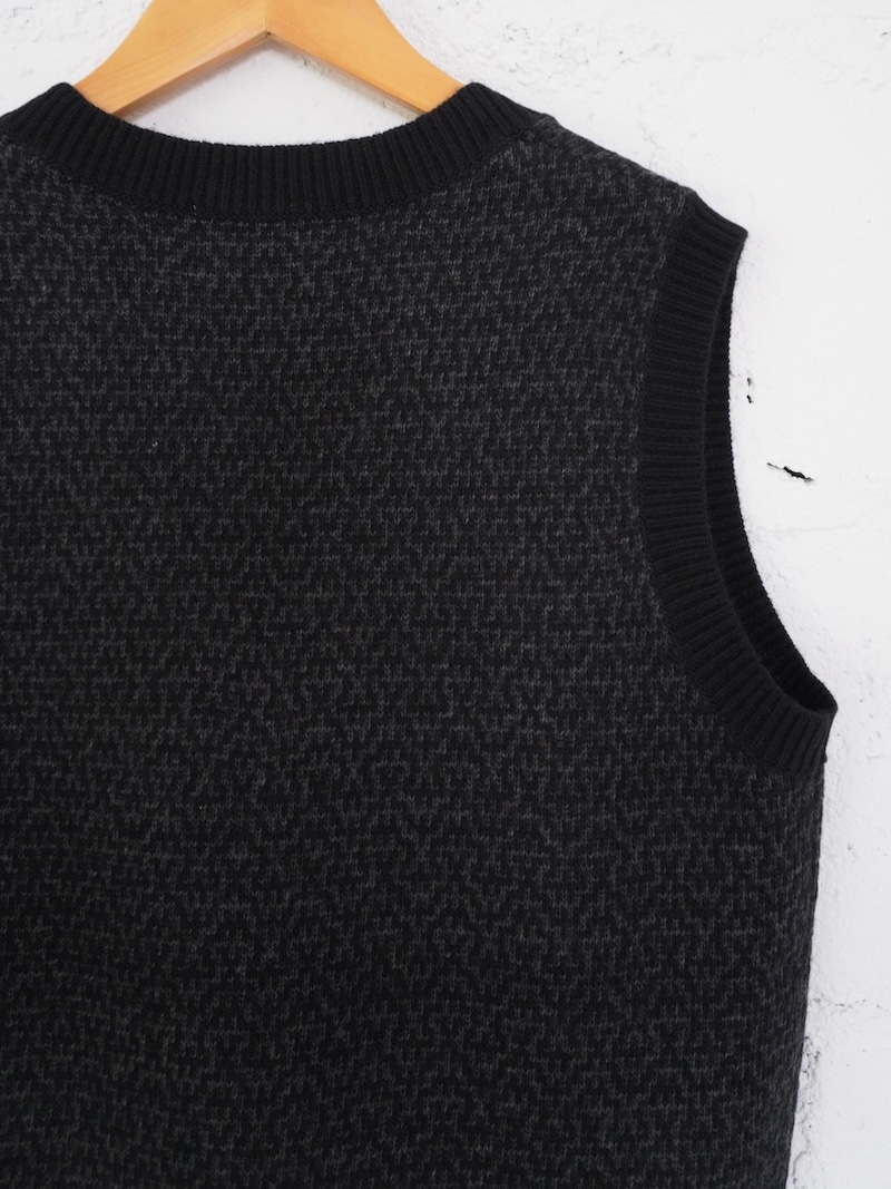 【新品タグ付き】定価41800円RIM.ARK ニットベスト ウール ブラック RIM.ARK（リムアーク）の「High collar knit vest ハイカラーニット