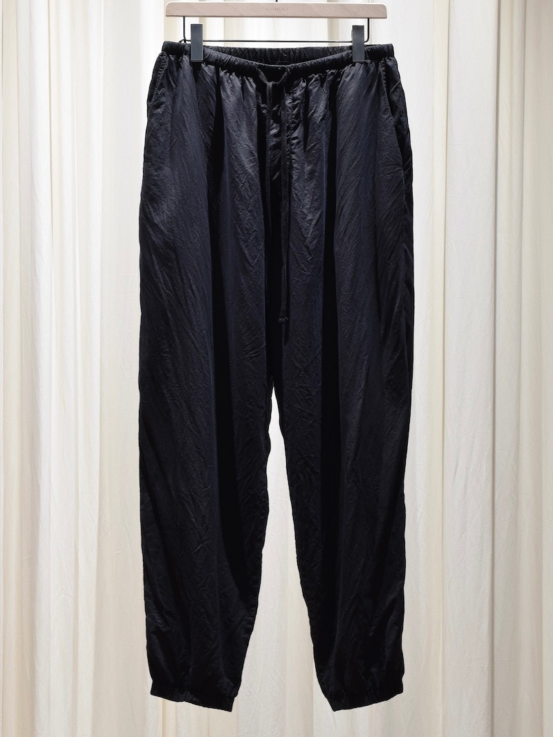 COMOLI(コモリ) / シルク製品染 ドローストリングパンツ 25SS 