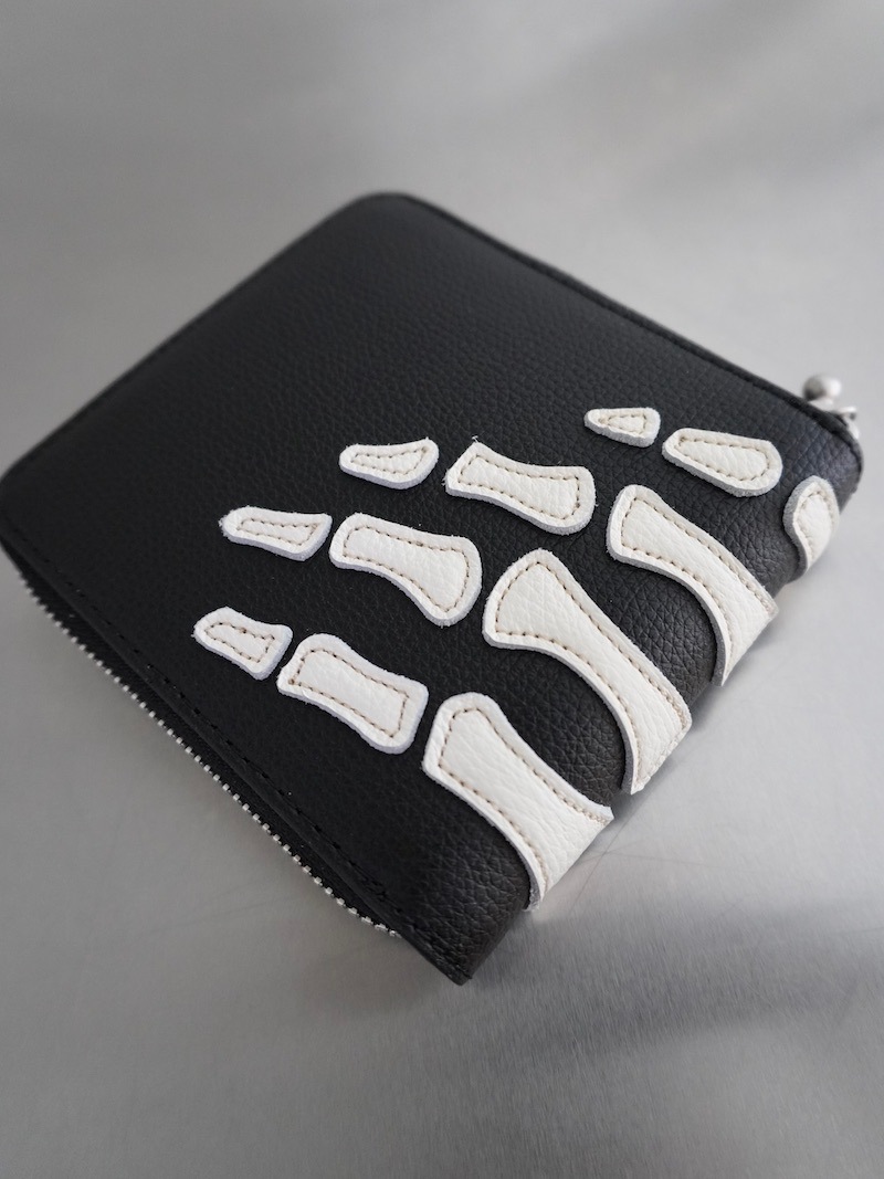 Kapital THUMB-UP BONE HAND ZIP Mini Wallet - Black – Totem