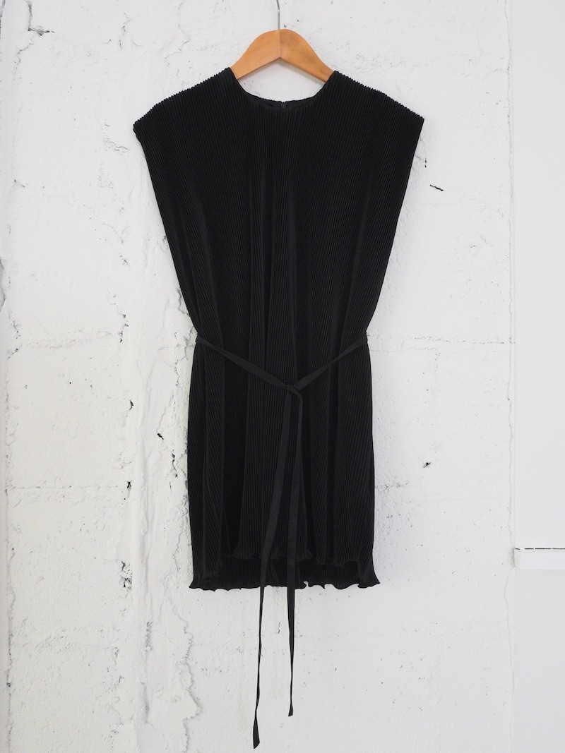 ✨完売品✨RIM.ARK Back open dress リムアーク ドレス　黒 RIM.ARK(リムアーク)｜Waist open gather dress/ドレス
