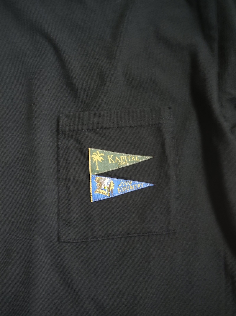 KAPITAL(キャピタル) / 20/-天竺 ペナントT(3flags) / ブラック / 26SS