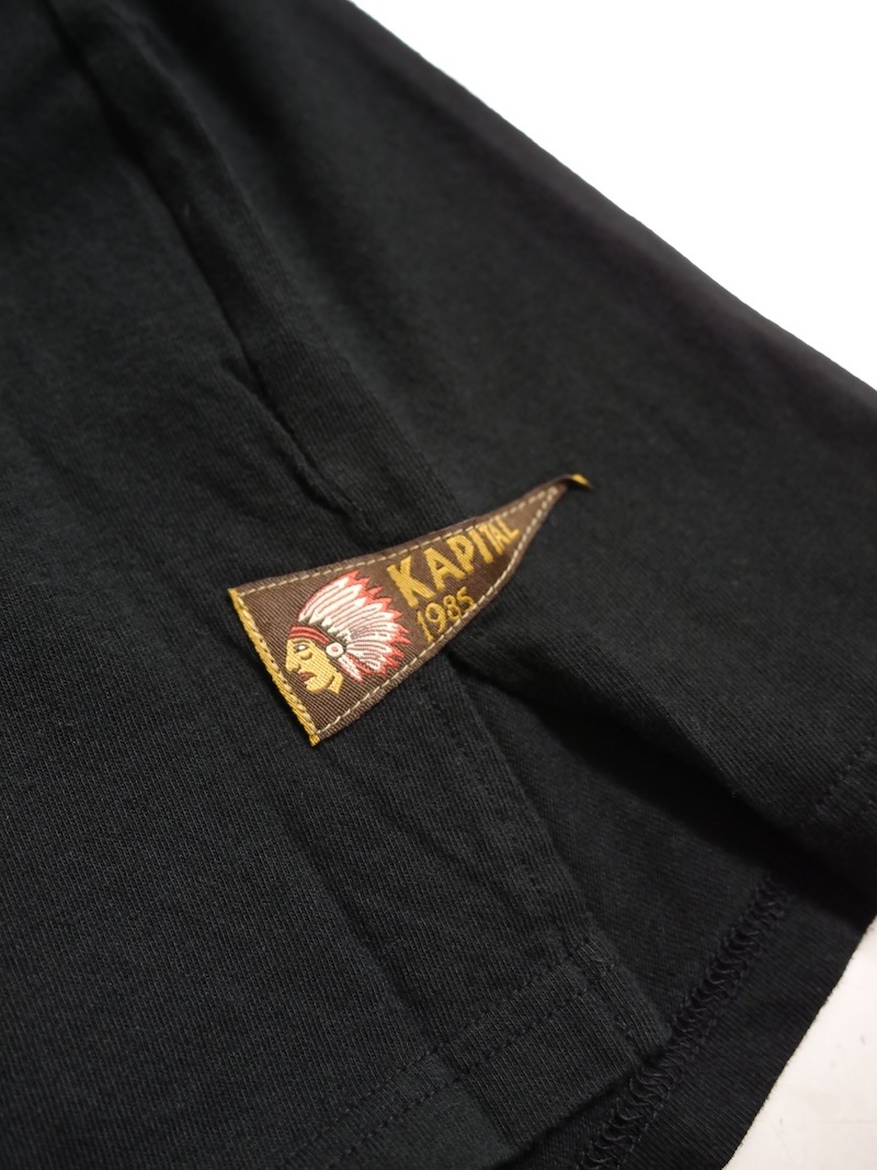 KAPITAL(キャピタル) / 20/-天竺 ペナントT(3flags) / ブラック / 26SS