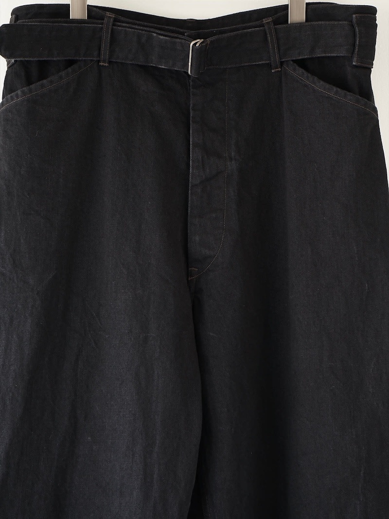 COMOLI(コモリ) / ブラックデニム ベルテッドパンツ 25AW | 商品