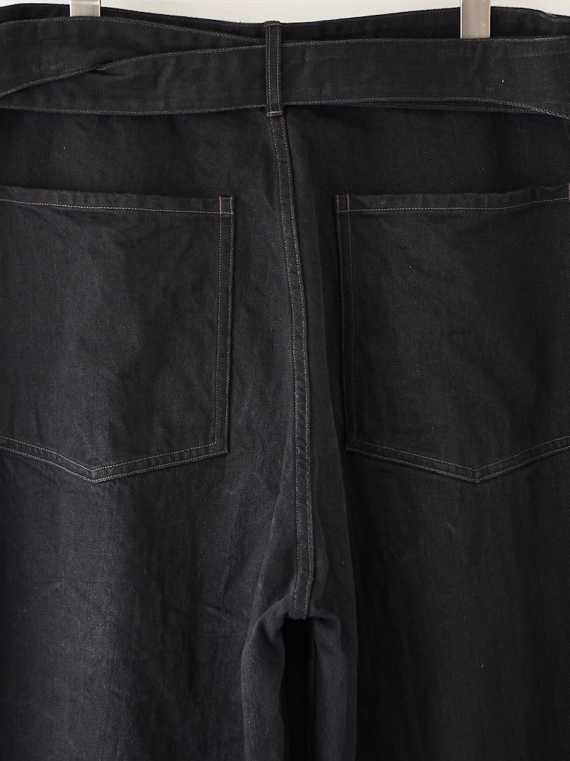 COMOLI(コモリ) / ブラックデニム ベルテッドパンツ 25AW | 商品