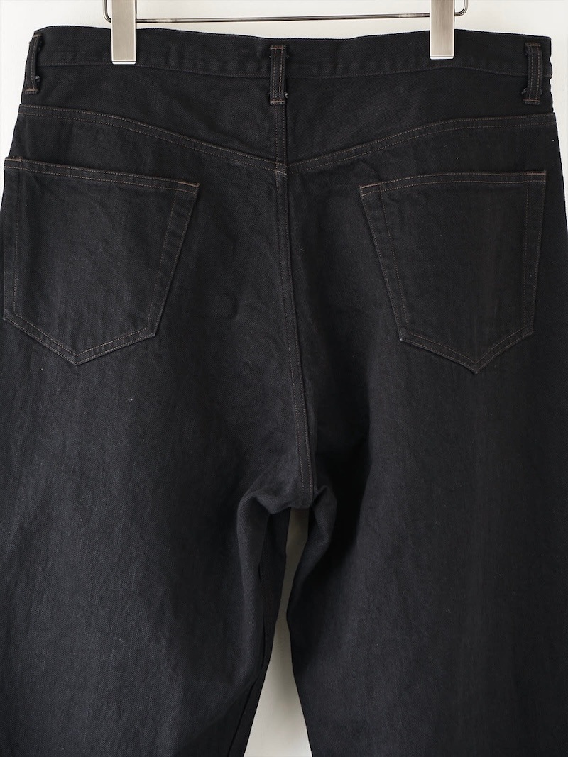 COMOLI(コモリ) / ブラックデニム テーパードパンツ 25AW | 商品