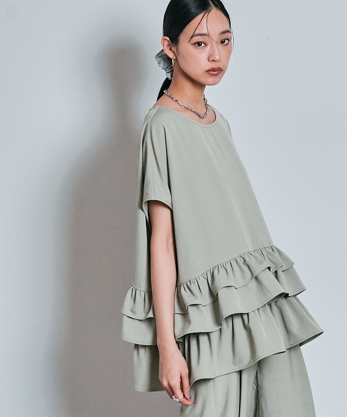 ラスト1枚♡Spring！バックフリルポンチ素材ティアードトップスIVORY ラスト1枚♡Spring！バックフリルポンチ素材ティアードトップスIVORY