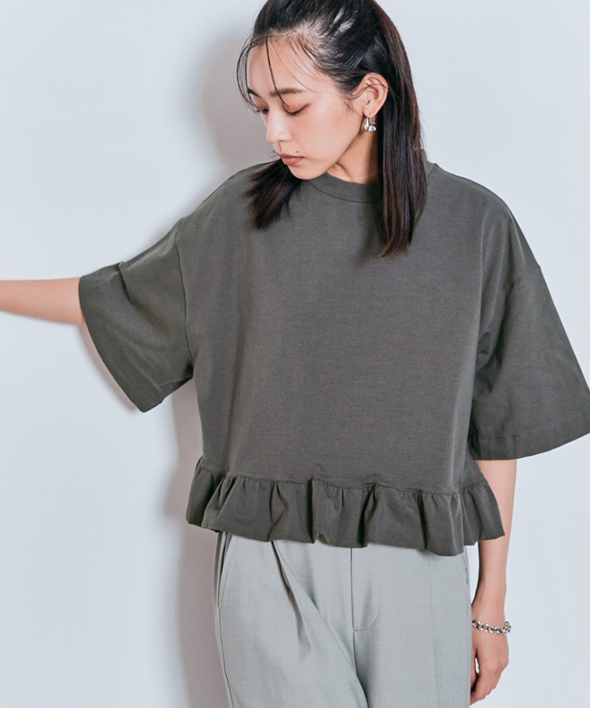 フリル付きグレーTシャツ コットンハーフスリーブフリルTシャツ | トップス,カットソー | W:Huku