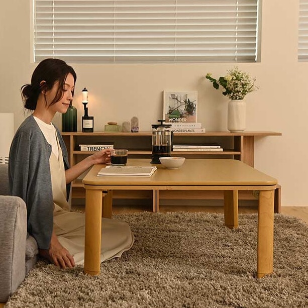 フラットモリス こたつ 75x75cm  大きくて目立たなくて温まりやすい設計のヒーター。シーズンオフもオシャレに1年中使いやすいテーブルコタツ。