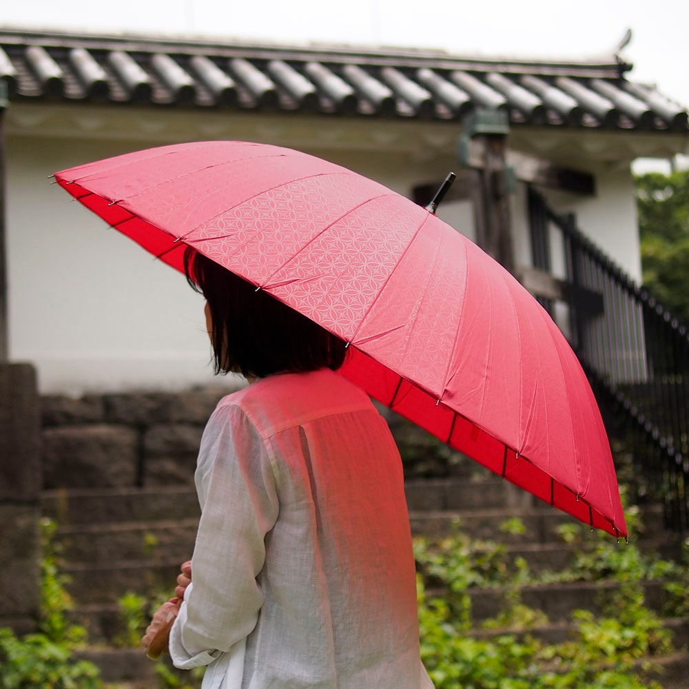 mabu 24本骨傘 軽くて折れにくいグラスファイバーの骨組みの傘 番傘のようなデザインで、江戸の小紋柄がプリントされています